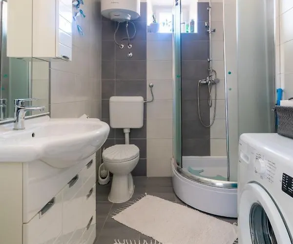 Apartment By The Sea - 19336 *